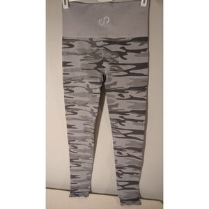 Curves N’ Combat Size S gray camo leggings, excellent condition